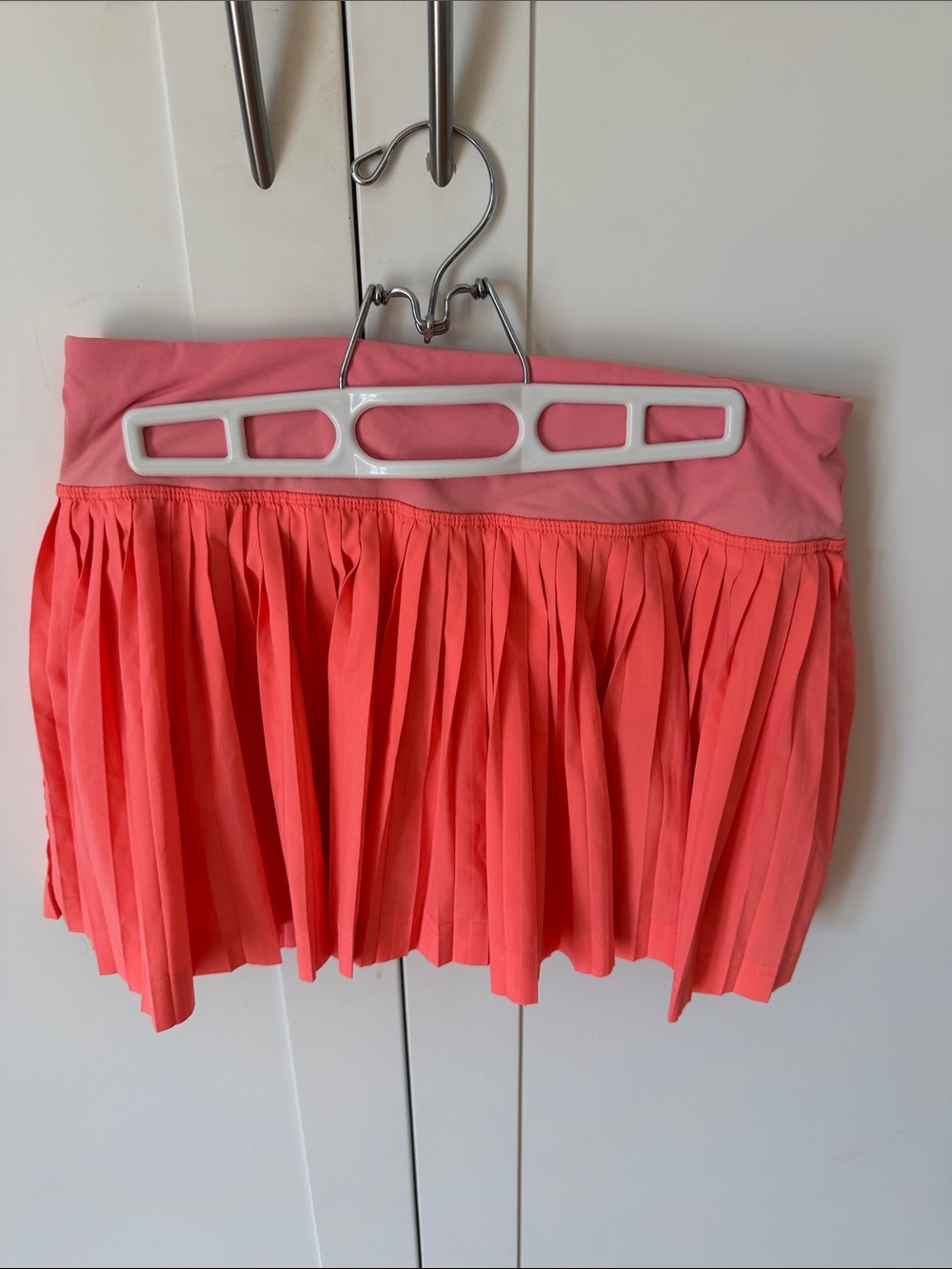 Lululemon Pleated Coral Pink Mini Skirt size 6